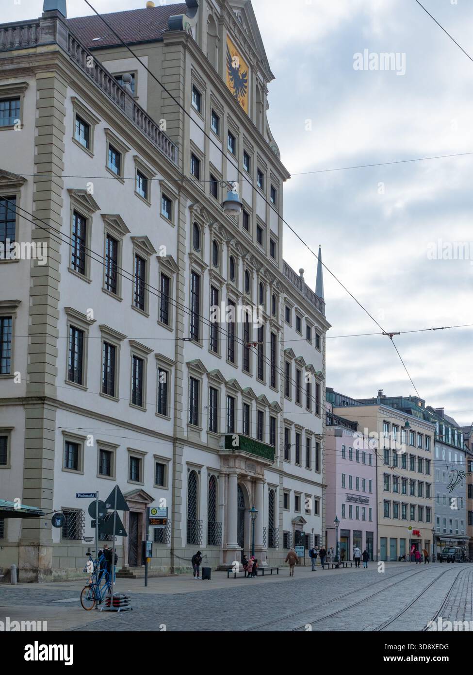 Augusta, Germania - 18 novembre 2023: Facciata storica del famoso municipio. Foto Stock