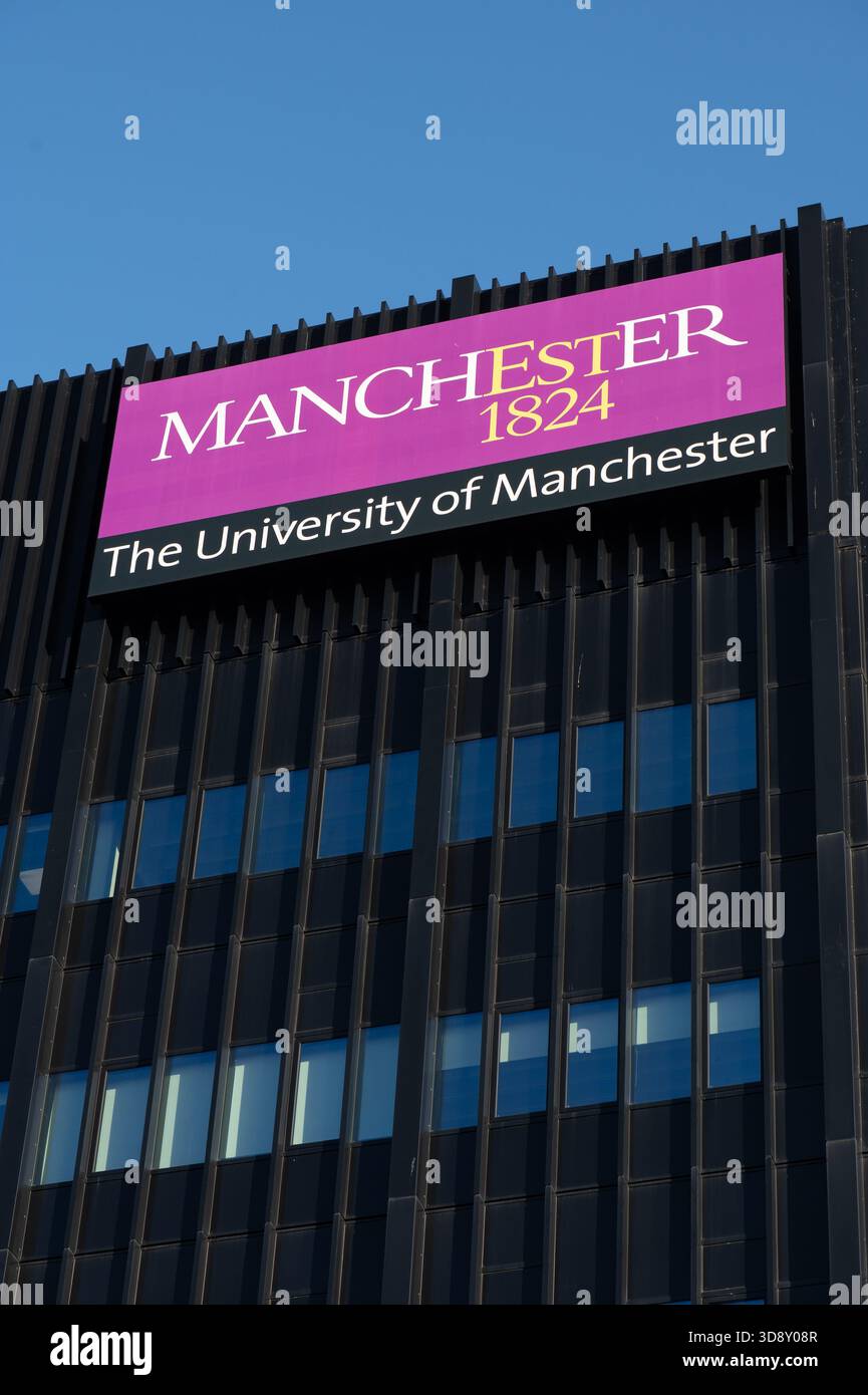 Marchio dell'Università di Manchester presso il Nancy Rothwell Building, sede della Scuola di Ingegneria. Foto Stock