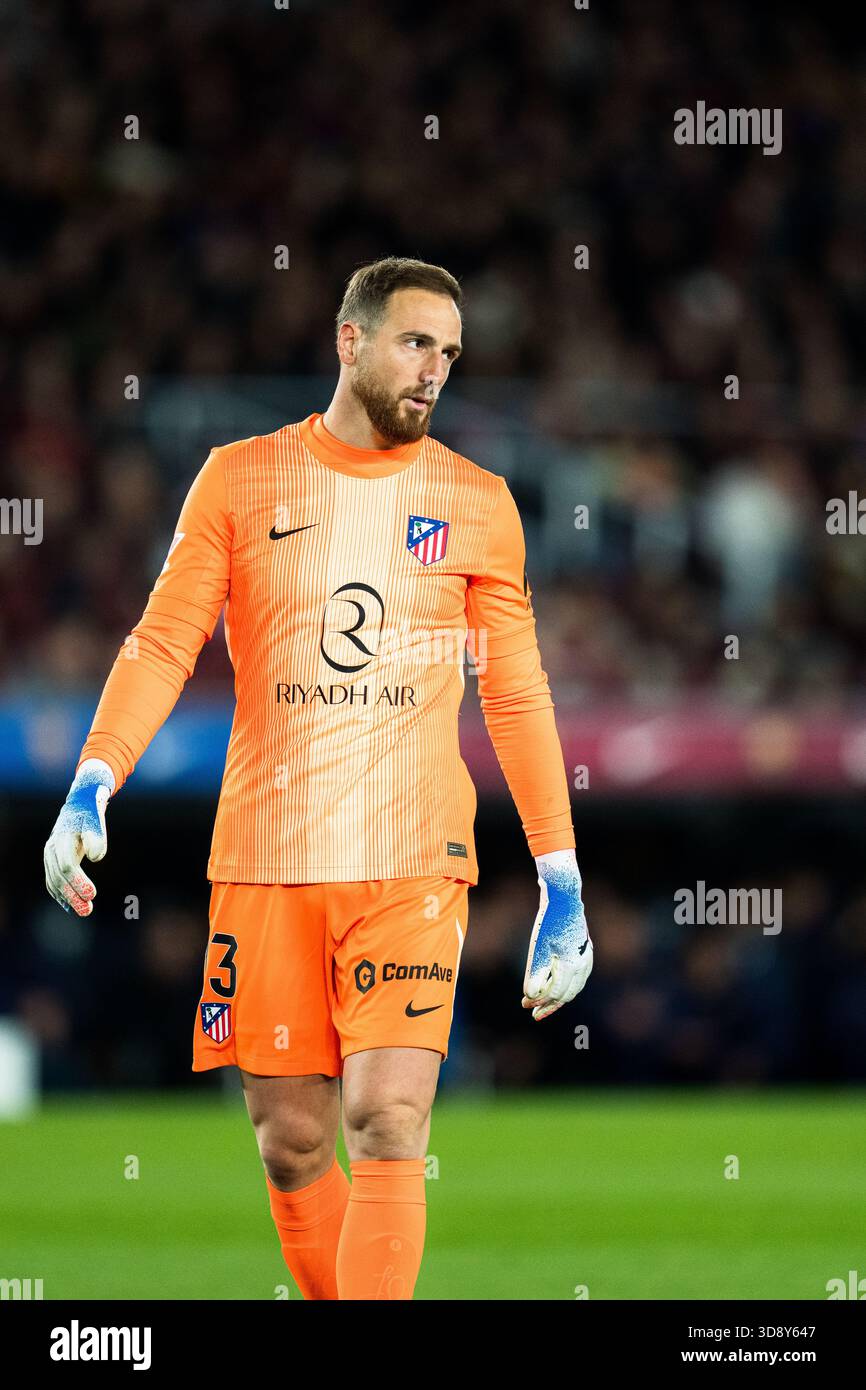 Jan Oblak (13) portiere dell'Atletico de Madrid durante la partita LaLiga EA Sports tra FC Barcelona e Atletico de Madrid a Spotify Camp Nou, Barcellona, Spagna, il 2 dicembre 2025. Foto Stock