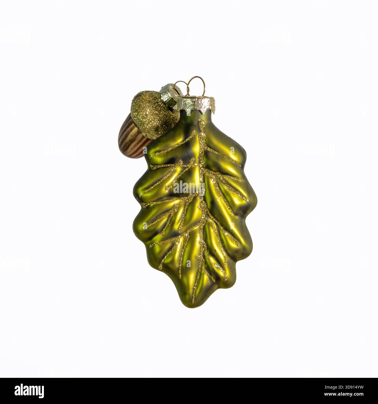 Giocattolo di vetro per l'albero di Natale sotto forma di foglia di mais. Stile retrò Foto Stock