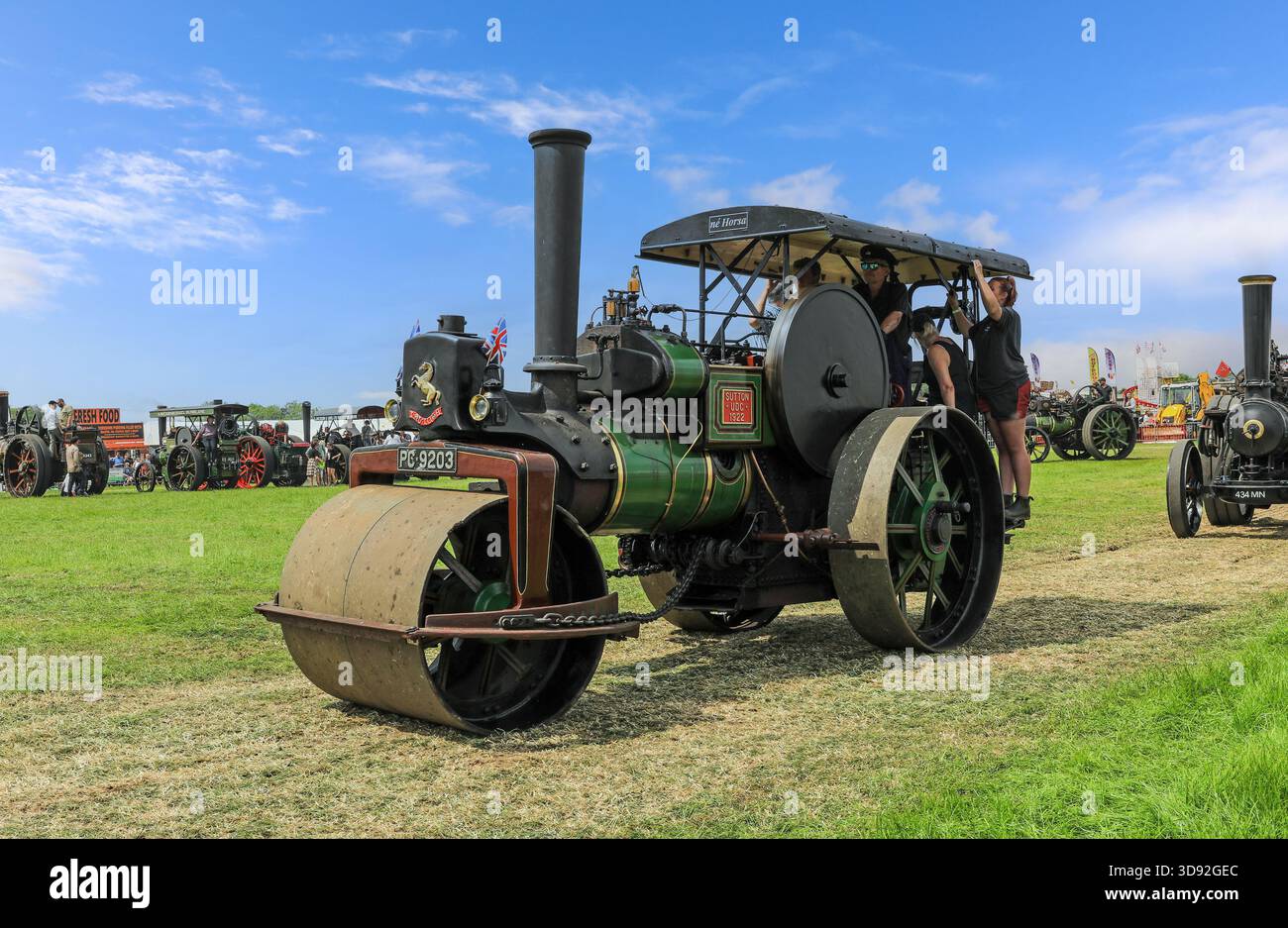 Aveling e Porter Road Roller, numero di registrazione PC 9203 Steam Traction Engine presso Smallwood Vintage Rally, Sandbach, Cheshire, Inghilterra, Regno Unito Foto Stock