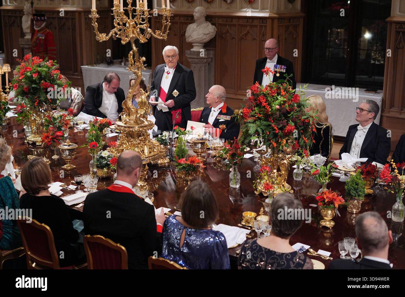 Il presidente tedesco Frank-Walter Steinmeier parlò durante il banchetto di stato per il presidente tedesco e sua moglie Elke Budenbender, al Castello di Windsor, nel Berkshire, il giorno uno della loro visita di stato nel Regno Unito. Data foto: Mercoledì 3 dicembre 2025. Foto Stock