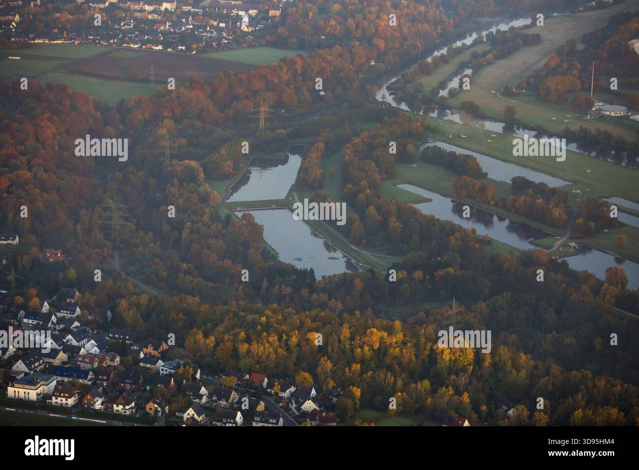 Herbststimmung, Gelsenwasser AG Essen-Burgaltendorf impianto di estrazione delle acque, Morgenstimmung, Essen, regione della Ruhr, Renania settentrionale-Vestfalia, Germania Foto Stock