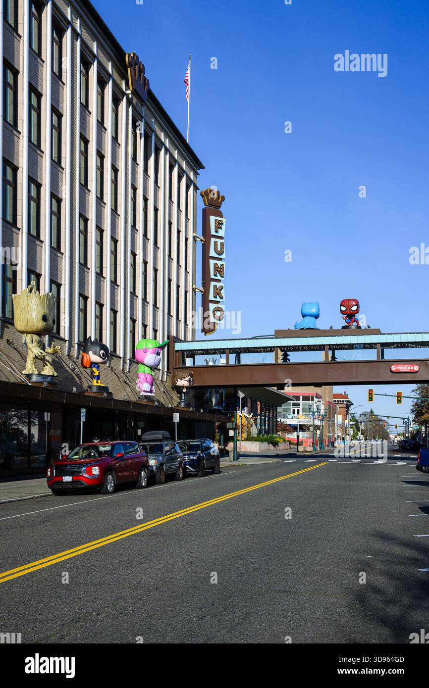 Everett WA, Stati Uniti - 30 novembre 2025; negozio Funko di cultura pop nel centro di Everett con grandi personaggi di giocattoli Foto Stock