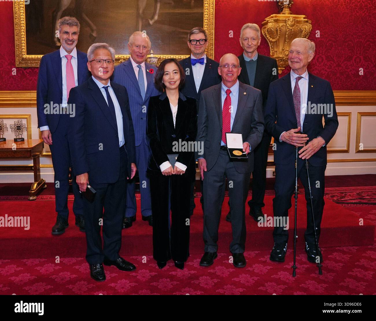 073074 05/11/2025 Re Carlo III con i vincitori del Premio Queen Elizabeth 2025 per l'ingegneria al professor Yoshua Bengio, Dr. Yann LeCun, Professor Geoffrey Hinton, (riga inferiore, sinistra-destra) Jensen Huang, Dr. Fei-Fei li, Dr. Bill Dally e Professor John Hopfield ricevimento per il Queen Elizabeth Prize for Engineering al St James Palace di Londra crediti: Alpha / Admedia / MediaPunch Foto Stock