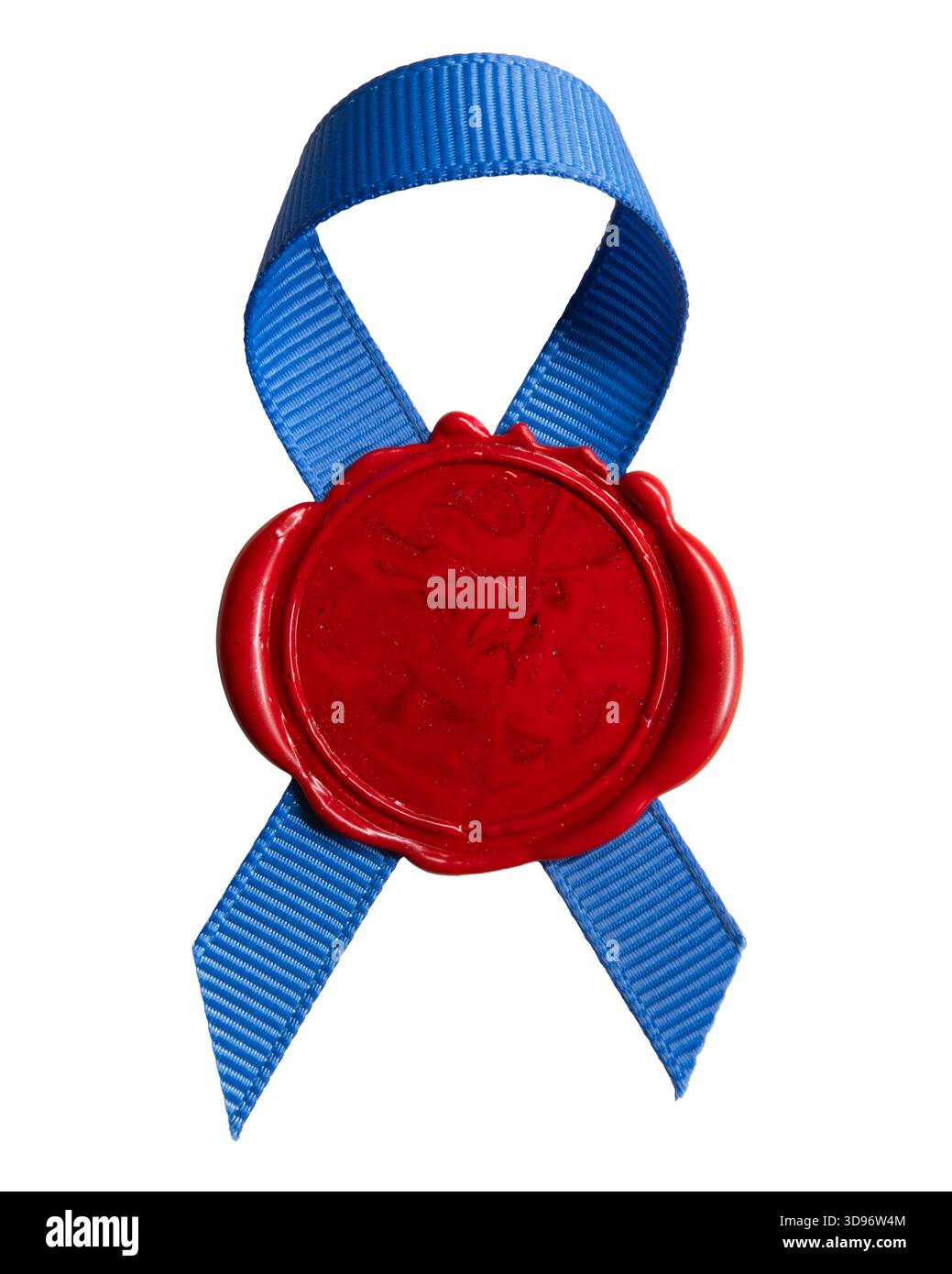 Francobollo rosso vintage con nastro blu su sfondo bianco con percorso di ritaglio Foto Stock