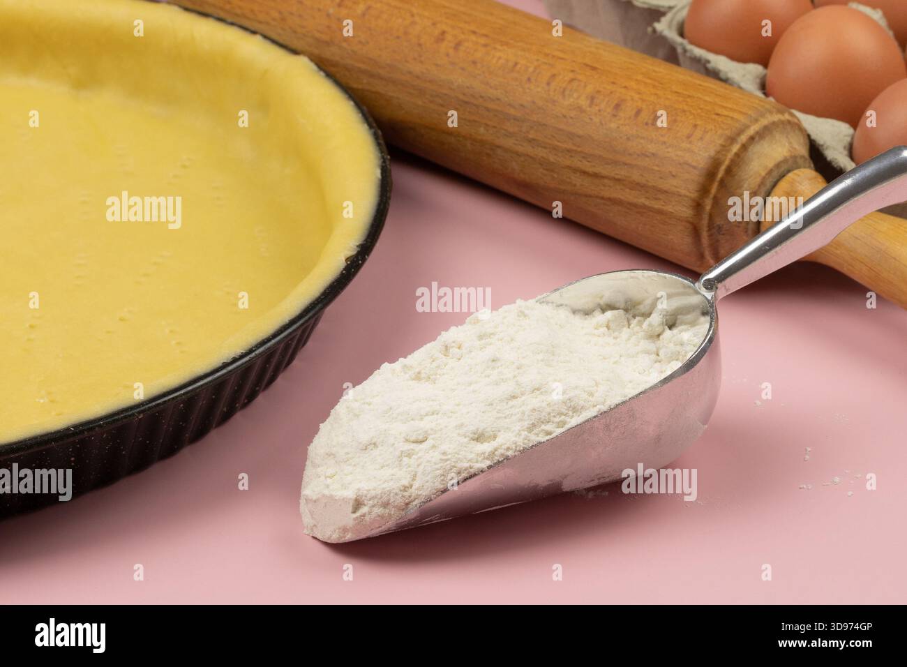 Ingredienti fatti in casa per preparare la crosta di torta Foto Stock