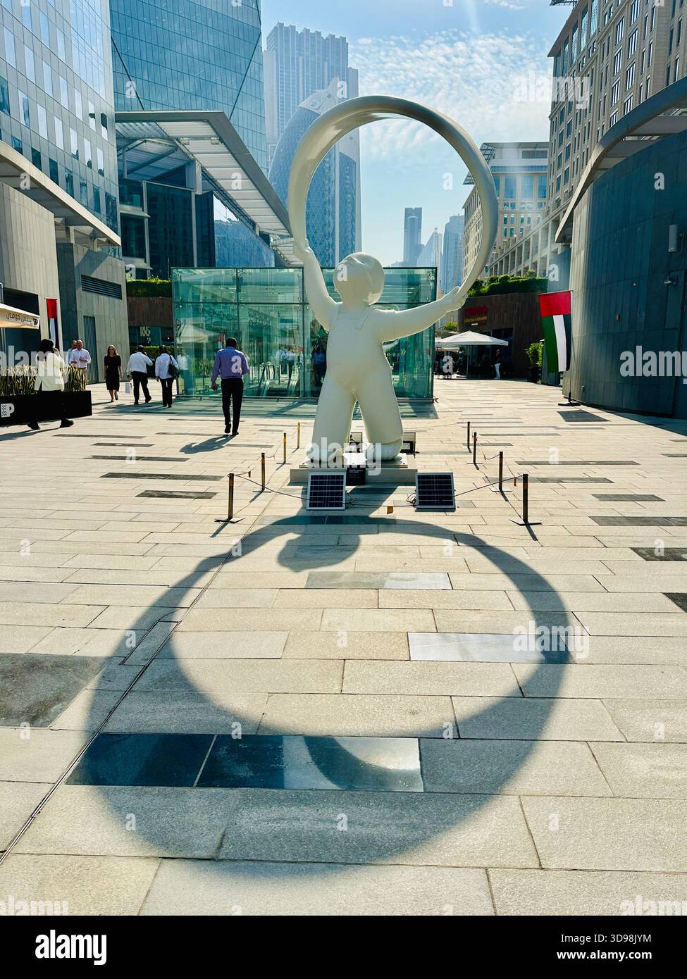Rainbow baby di Ayla Turan DIFC Sculpture Park Dubai - Immagine stock catturata con smartphone