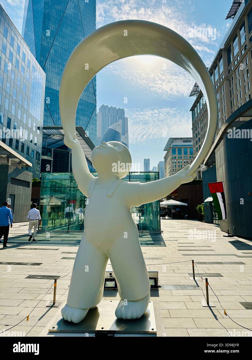 Rainbow baby di Ayla Turan DIFC Sculpture Park Dubai - Immagine stock catturata con smartphone
