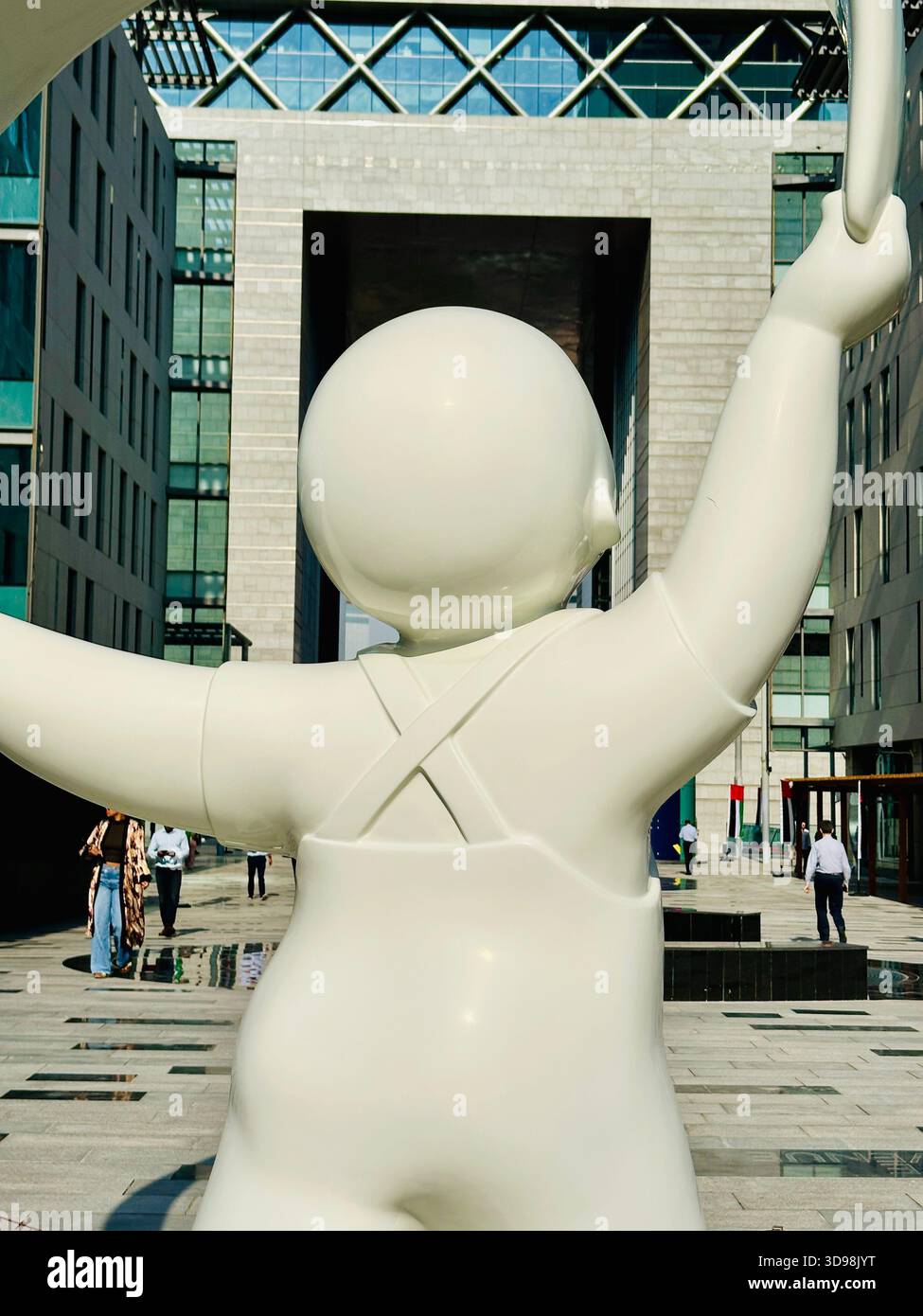 Rainbow baby di Ayla Turan DIFC Sculpture Park Dubai - Immagine stock catturata con smartphone