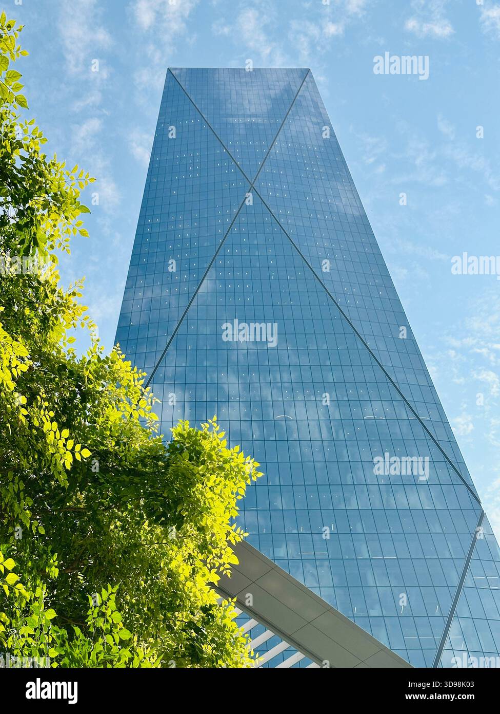 ICD Brookfield Building DIFC - Immagine stock catturata con smartphone