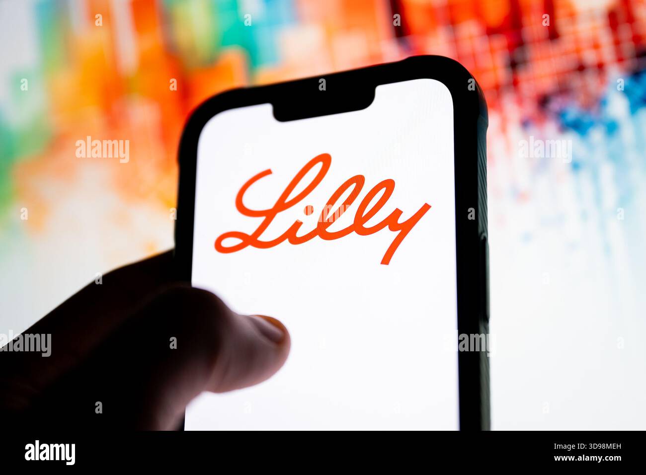 In questa immagine, un logo Lilly visualizzato su uno smartphone. Foto Stock