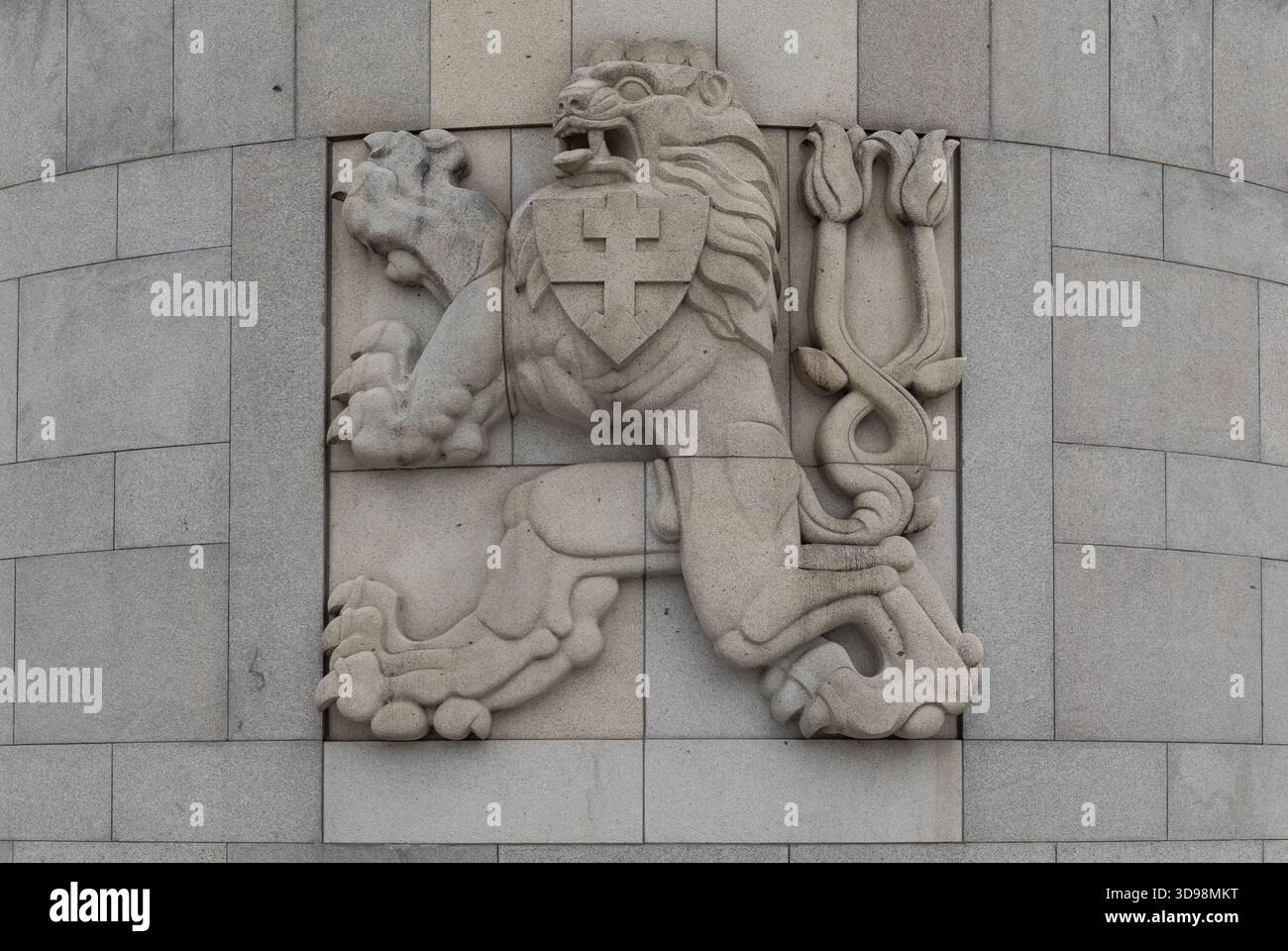 Il leone boemo (ceco), parte della decorazione scultorea sul Monumento Nazionale sulla collina di Vítkov, Praga, Repubblica Ceca Foto Stock