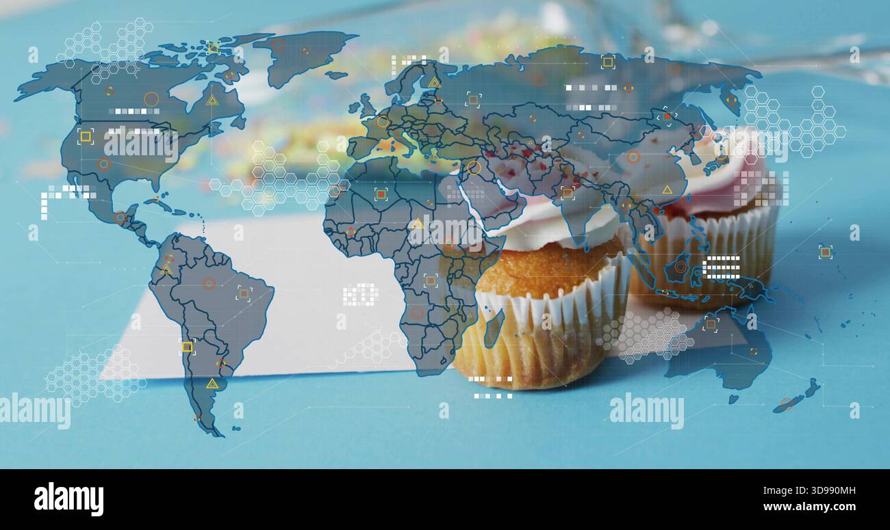 Due cupcake smerigliati, fodere sul piano portapaziente blu con cartoncino bianco e sovrapposizione mappa, spazio di copia Foto Stock