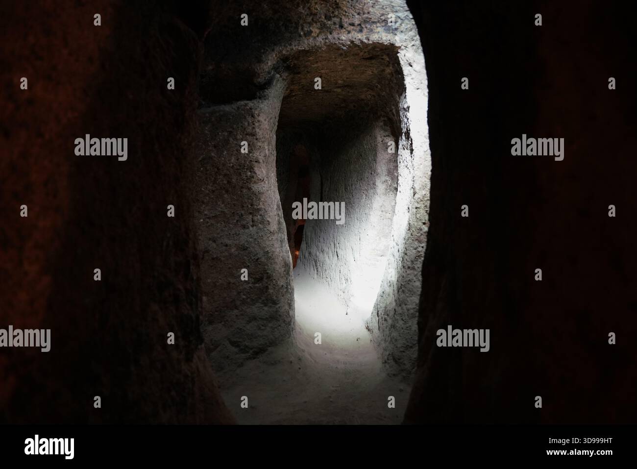 NEVSEHIR, TURKIYE - 09 AGOSTO 2025: Città sotterranea di Kaymakli nella città di Kaymakli Foto Stock