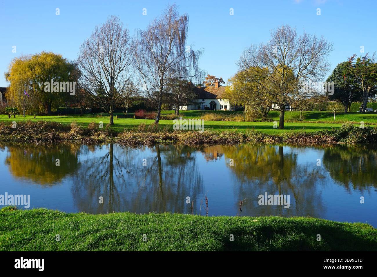 Bella casa vicino al fiume a Great Barford Foto Stock