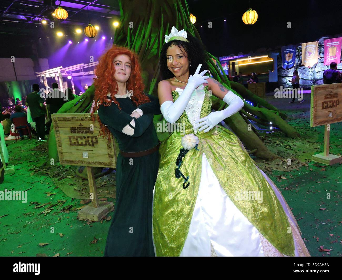 San Paolo, San Paolo, Brasile. 4 dicembre 2025. San Paolo (SP), 04/12/2025 - Cultura/Pop/Cinema/CCXP - il pubblico ha investito in costumi cosplay il secondo giorno della CCXP25 all'Expo di San Paolo. Personaggi come Wolverine, Dr. Doom, Alien, Dragon Ball, Fallout, e Mortal Kombat era tra quelli scelti per quel giorno. (Foto: Leandro Chemalle/Thenews2/Zumapress) (immagine di credito: © Leandro Chemalle/TheNEWS2 via ZUMA Press Wire) SOLO USO EDITORIALE! Non per USO commerciale! Foto Stock