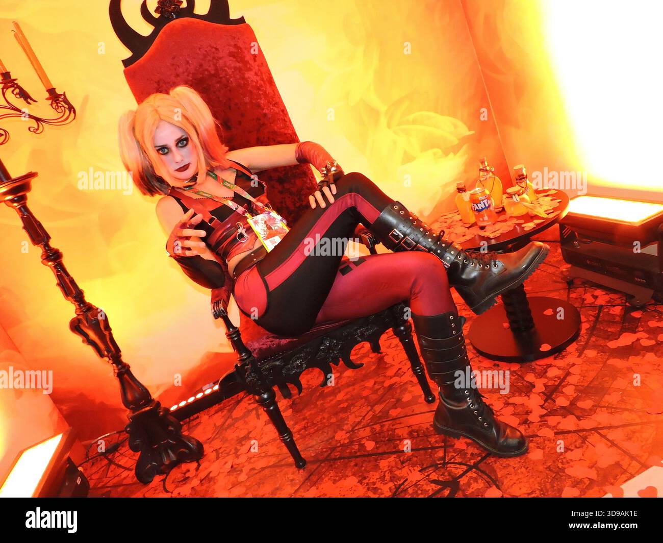 San Paolo, San Paolo, Brasile. 4 dicembre 2025. San Paolo (SP), 04/12/2025 - Cultura/Pop/Cinema/CCXP - il pubblico ha investito in costumi cosplay il secondo giorno della CCXP25 all'Expo di San Paolo. Personaggi come Wolverine, Dr. Doom, Alien, Dragon Ball, Fallout, e Mortal Kombat era tra quelli scelti per quel giorno. (Foto: Leandro Chemalle/Thenews2/Zumapress) (immagine di credito: © Leandro Chemalle/TheNEWS2 via ZUMA Press Wire) SOLO USO EDITORIALE! Non per USO commerciale! Foto Stock