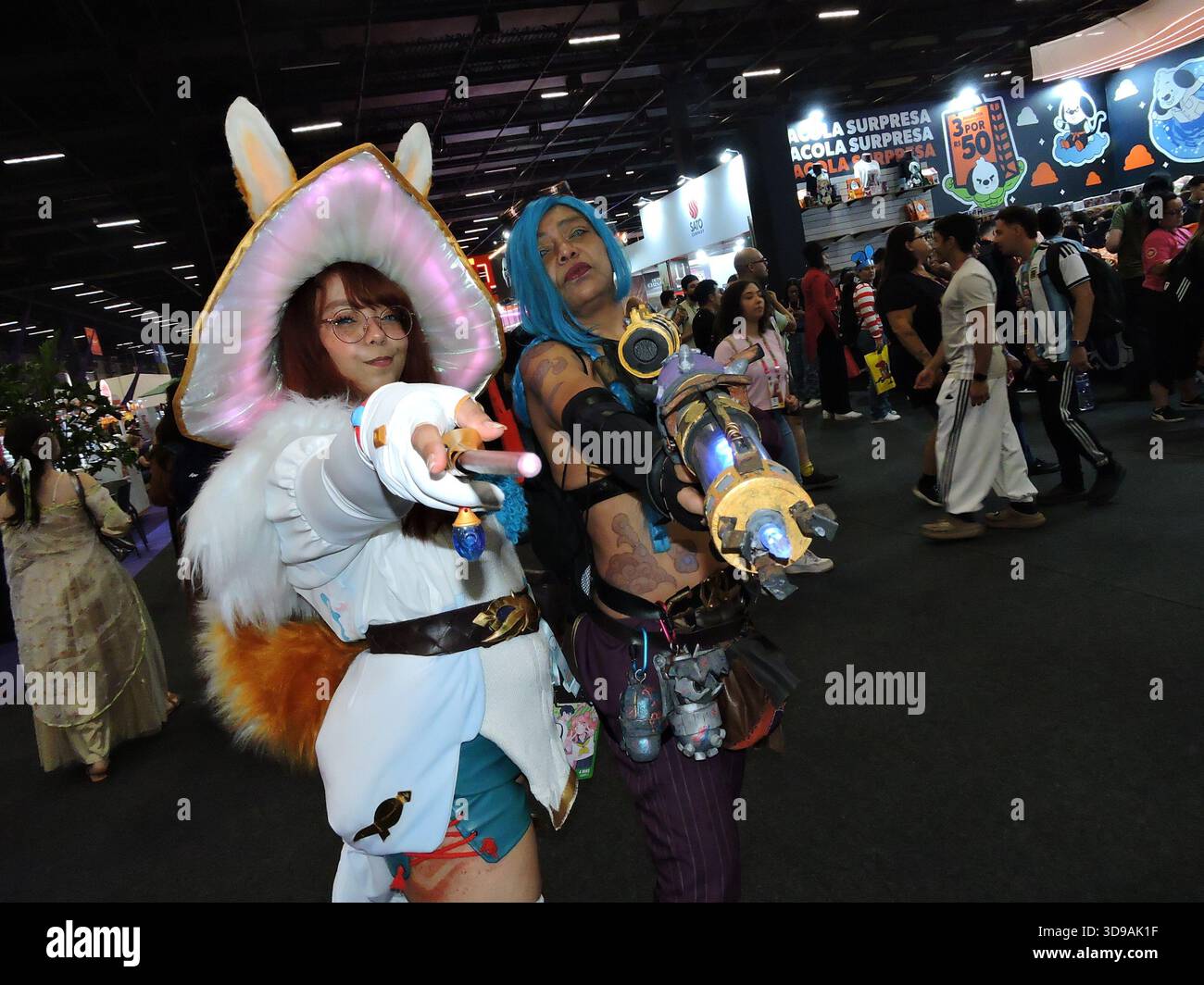 San Paolo, San Paolo, Brasile. 4 dicembre 2025. San Paolo (SP), 04/12/2025 - Cultura/Pop/Cinema/CCXP - il pubblico ha investito in costumi cosplay il secondo giorno della CCXP25 all'Expo di San Paolo. Personaggi come Wolverine, Dr. Doom, Alien, Dragon Ball, Fallout, e Mortal Kombat era tra quelli scelti per quel giorno. (Foto: Leandro Chemalle/Thenews2/Zumapress) (immagine di credito: © Leandro Chemalle/TheNEWS2 via ZUMA Press Wire) SOLO USO EDITORIALE! Non per USO commerciale! Foto Stock