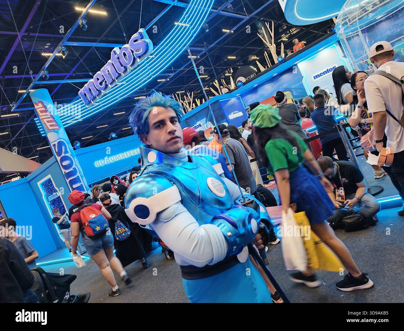 San Paolo, San Paolo, Brasile. 4 dicembre 2025. San Paolo (SP), 04/12/2025 - Cultura/Pop/Cinema/CCXP - il pubblico ha investito in costumi cosplay il secondo giorno della CCXP25 all'Expo di San Paolo. Personaggi come Wolverine, Dr. Doom, Alien, Dragon Ball, Fallout, e Mortal Kombat era tra quelli scelti per quel giorno. (Foto: Leandro Chemalle/Thenews2/Zumapress) (immagine di credito: © Leandro Chemalle/TheNEWS2 via ZUMA Press Wire) SOLO USO EDITORIALE! Non per USO commerciale! Foto Stock