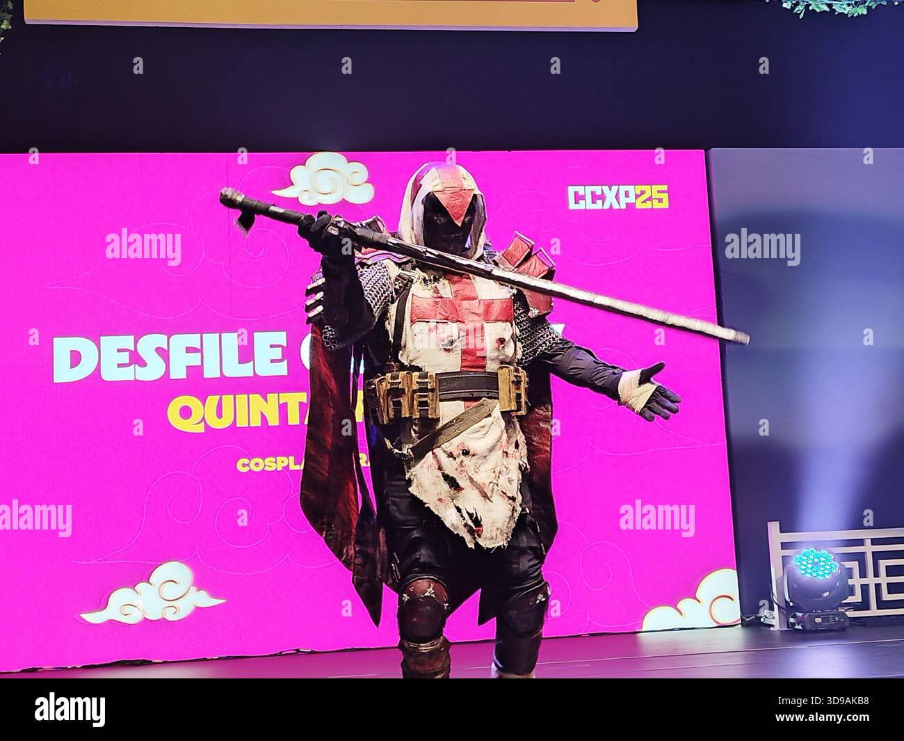 San Paolo, San Paolo, Brasile. 4 dicembre 2025. San Paolo (SP), 04/12/2025 - Cultura/Pop/Cinema/CCXP - il pubblico ha investito in costumi cosplay il secondo giorno della CCXP25 all'Expo di San Paolo. Personaggi come Wolverine, Dr. Doom, Alien, Dragon Ball, Fallout, e Mortal Kombat era tra quelli scelti per quel giorno. (Foto: Leandro Chemalle/Thenews2/Zumapress) (immagine di credito: © Leandro Chemalle/TheNEWS2 via ZUMA Press Wire) SOLO USO EDITORIALE! Non per USO commerciale! Foto Stock