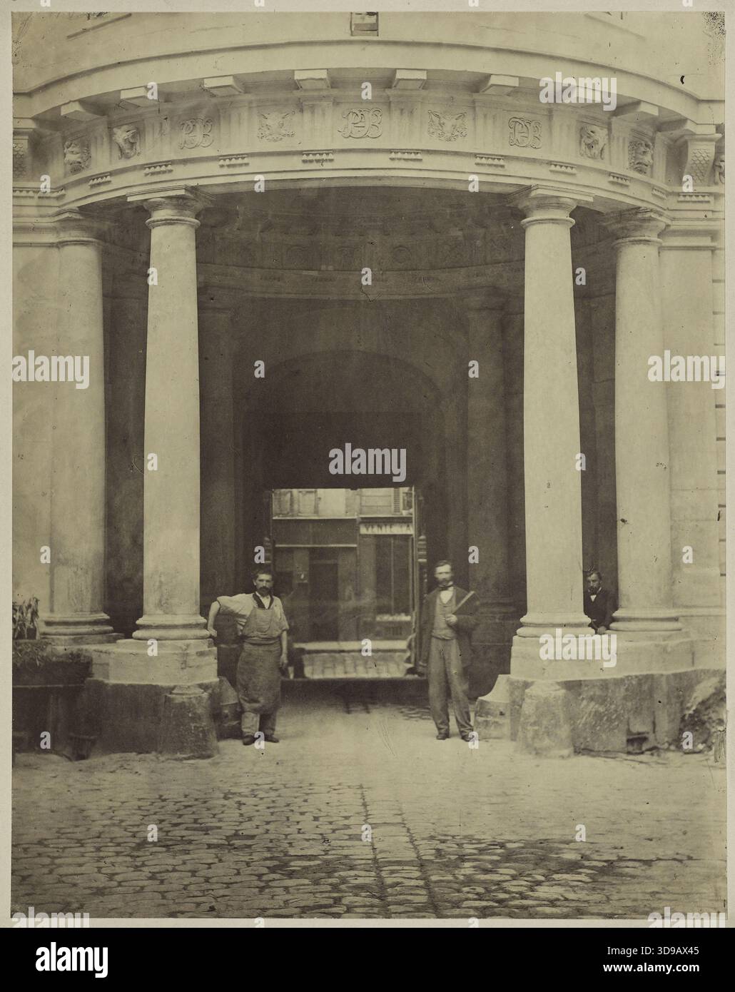 Hôtel de Beauvais, 68 rue Francois Miron, IV arrondissement, Parigi. Emonts or Emonds, Pierre, fotografo, tra il 1862 e il 1905, Fotografia, Arti grafiche, Fotografia, stampa di albumi, dimensioni - disegno: altezza: 24,9 cm, larghezza: 19,8 cm, dimensioni - supporto originale: altezza: 28,5 cm, larghezza: 22,9 Foto Stock