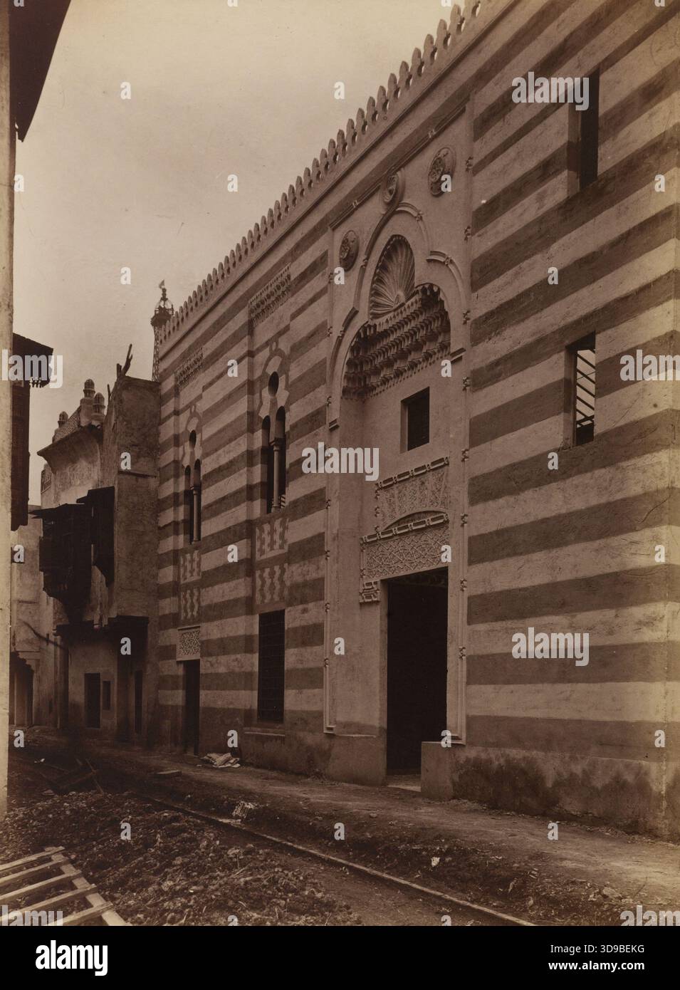 Parigi, la Rue du Caire ricreata per l'esposizione universale del 1889, al Champ de Mars, VII arrondissement, Parigi. Fotografo: Alfred Nicolas Normand. 1889. Fotografia, Arti grafiche, Fotografia. Dimensioni: Altezza: 22,4 cm, larghezza: 16,6 Foto Stock