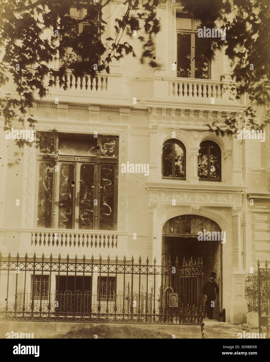 Parigi, Hôtel Reinach, Avenue Van Dyck, 8° arrondissement, Parigi. Normand, Alfred Nicolas, fotografo, Array, Fotografia, arti grafiche, Fotografia, dimensioni - ArtWork: altezza: 21 cm, larghezza: 16,5 Foto Stock