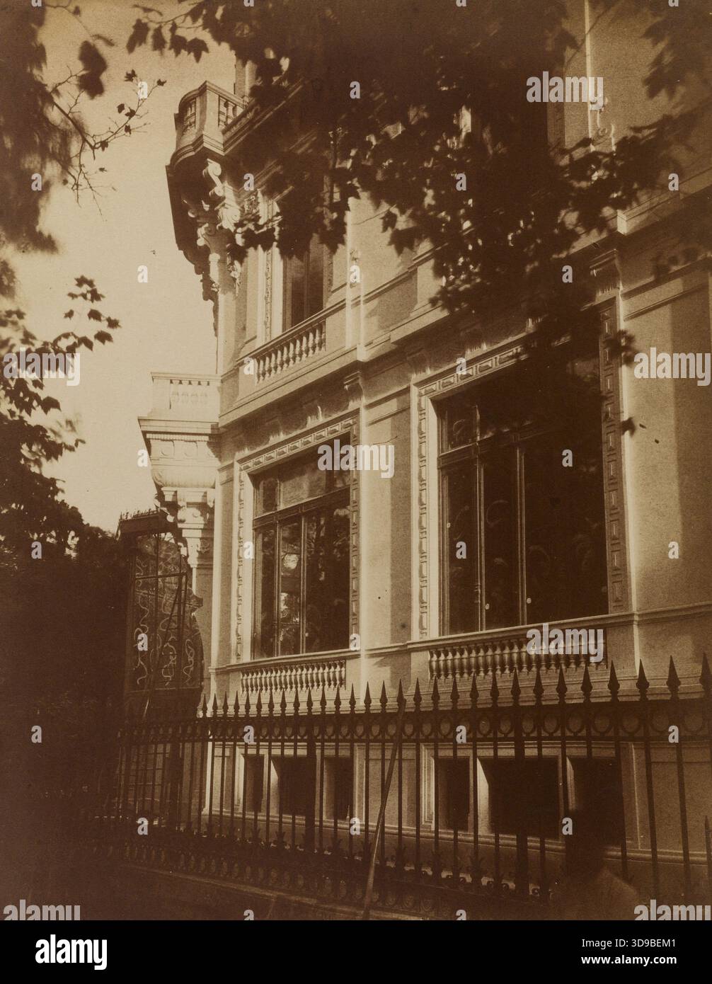 Parigi, Hôtel Reinach, Avenue Van Dyck, 8° arrondissement, Parigi. Normand, Alfred Nicolas, fotografo, Array, Fotografia, arti grafiche, Fotografia, dimensioni - ArtWork: altezza: 22 cm, larghezza: 16,8 Foto Stock