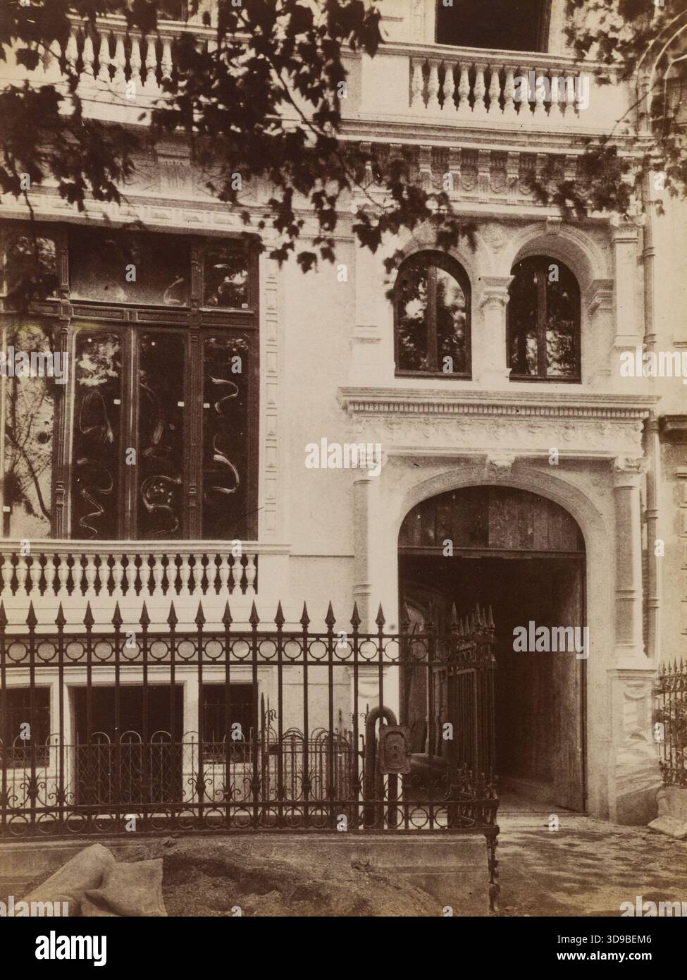 Parigi, Hôtel Reinach, Avenue Van Dyck, 8° arrondissement, Parigi. Normand, Alfred Nicolas, fotografo, Array, Fotografia, arti grafiche, Fotografia, dimensioni - ArtWork: altezza: 20,6 cm, larghezza: 15,1 Foto Stock