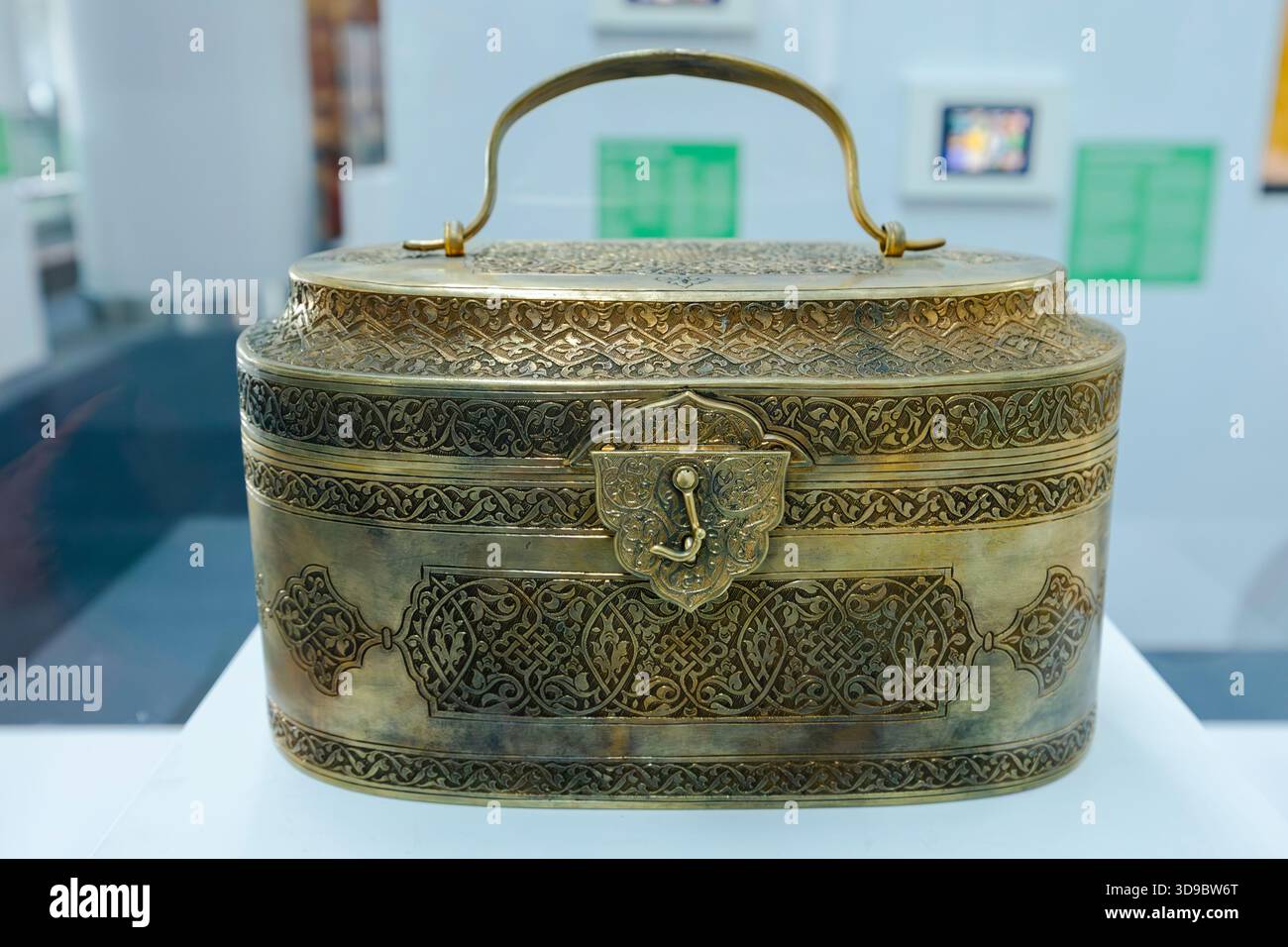 Un'antica scatola in bronzo turco è chiusa Foto Stock