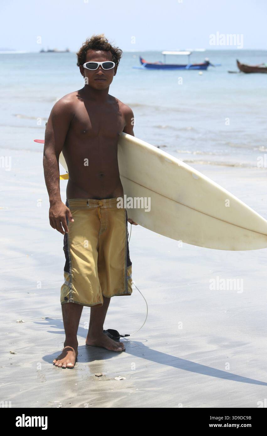 Ritratto di giovani uomini - Il surfer Foto Stock