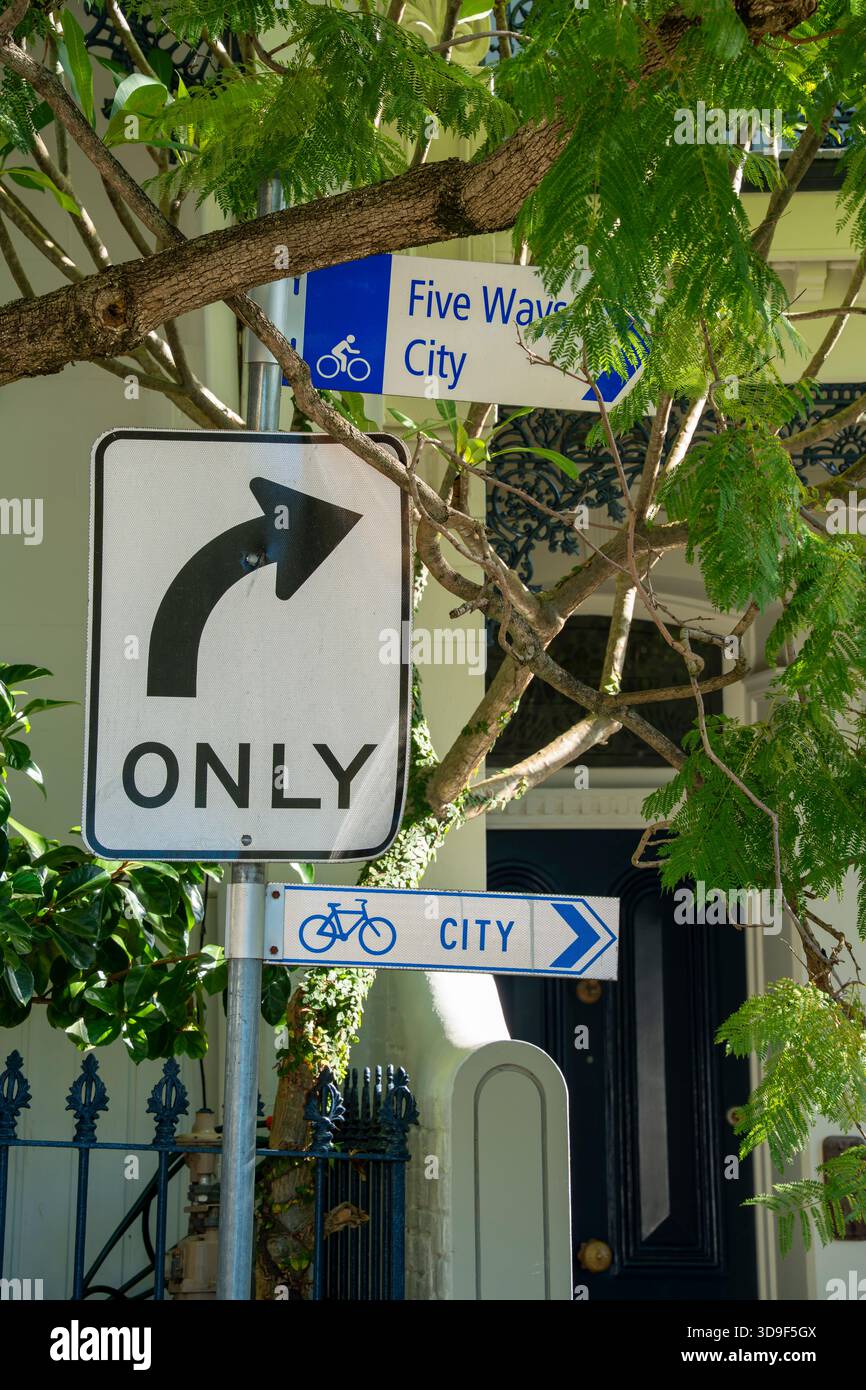 Segnaletica per piste ciclabili e strade ciclabili a Paddington, Sydney, New South Wales, Australia Foto Stock