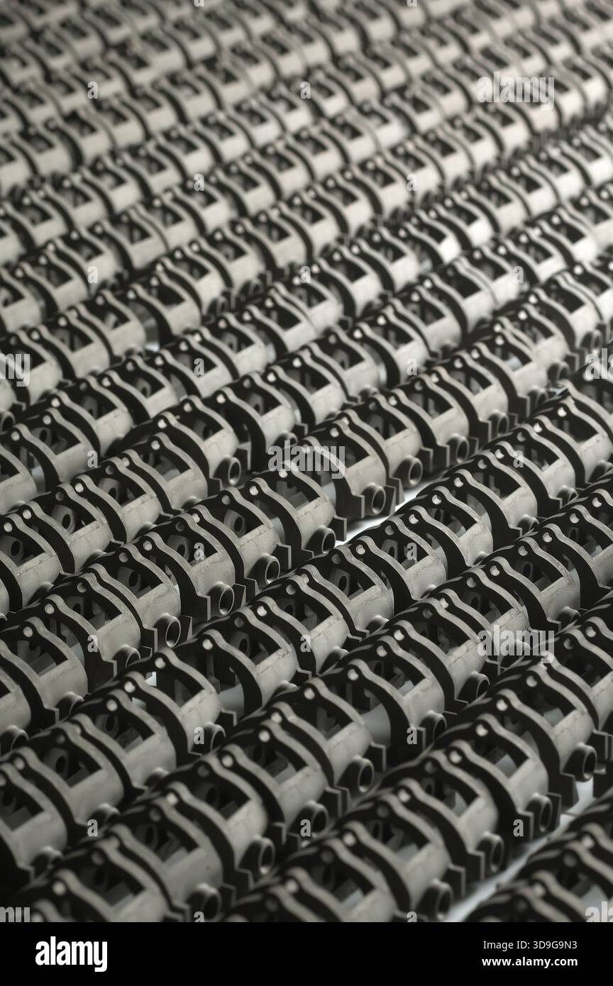 File di minuscoli pezzi di metallo, USA Foto Stock