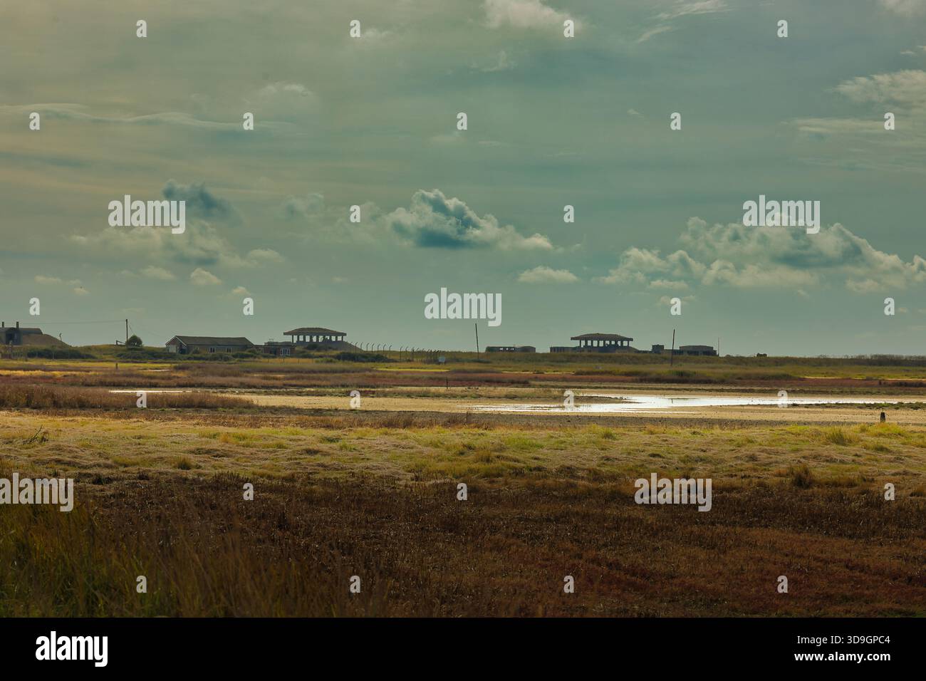 Pagode a Orford Ness, Suffolk, Inghilterra, Regno Unito - edifici usati da AWRE per i test segreti delle prime armi nucleari, la bomba atomica Foto Stock
