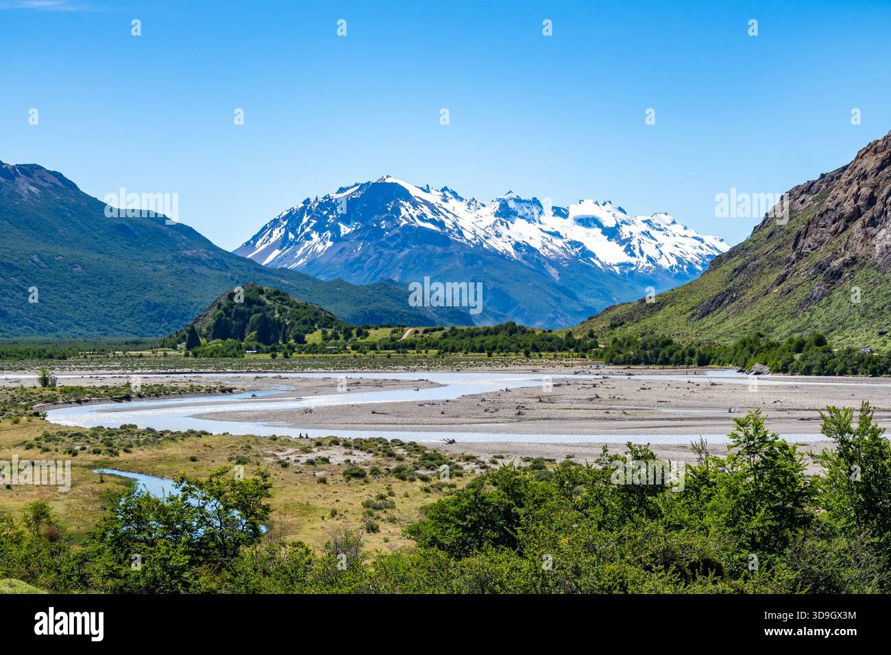 Ghiacciaio tra montagne innevate nella Patagonia meridionale. Santa Cruz, Argentina. Foto Stock