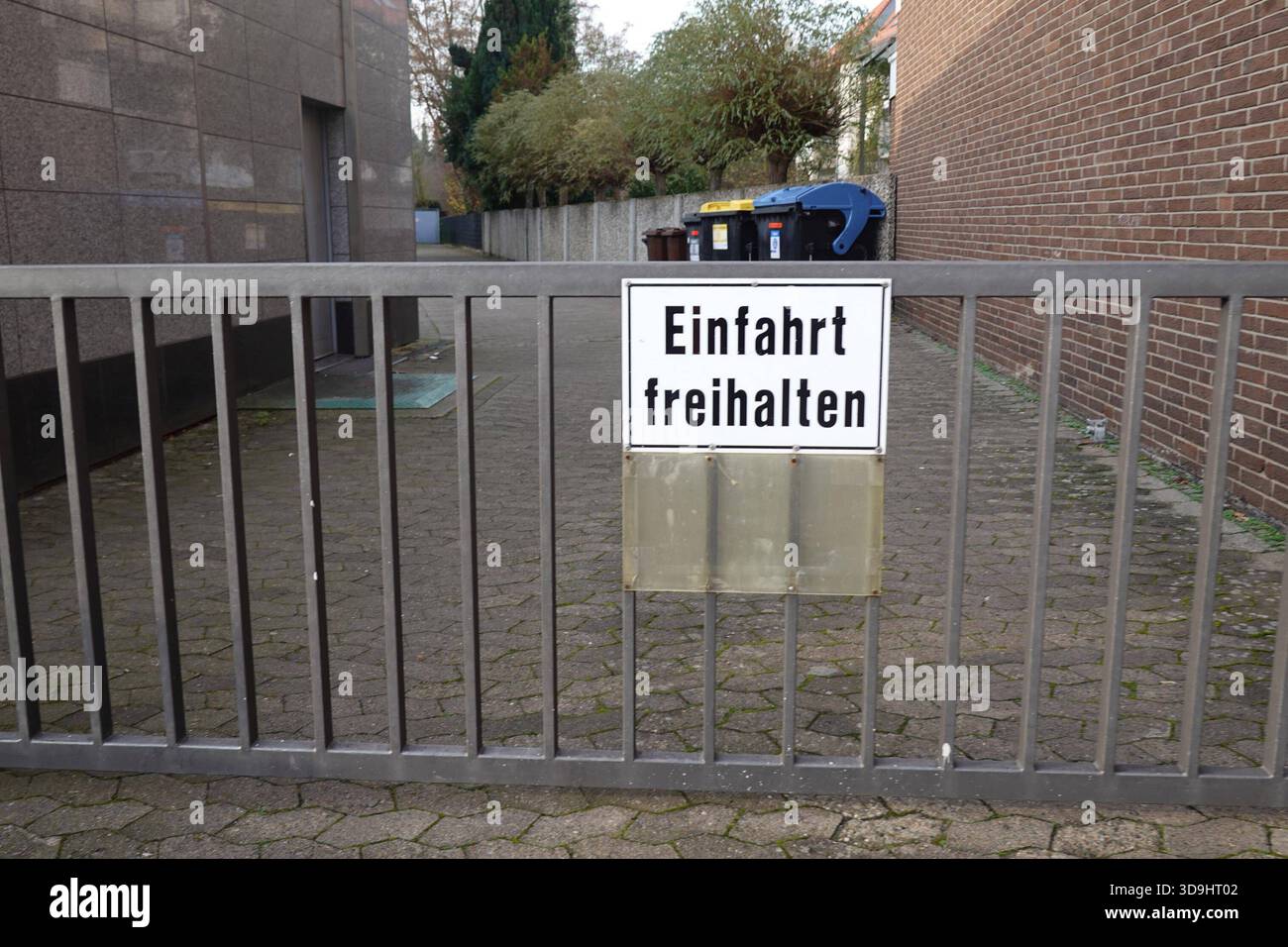 Einfahrt freihalten - gesehen AM 05.12.2025 in Hannover-Kirchrode *** mantenere il vialetto libero visto il 05 12 2025 in Hannover Kirchrode Foto Stock