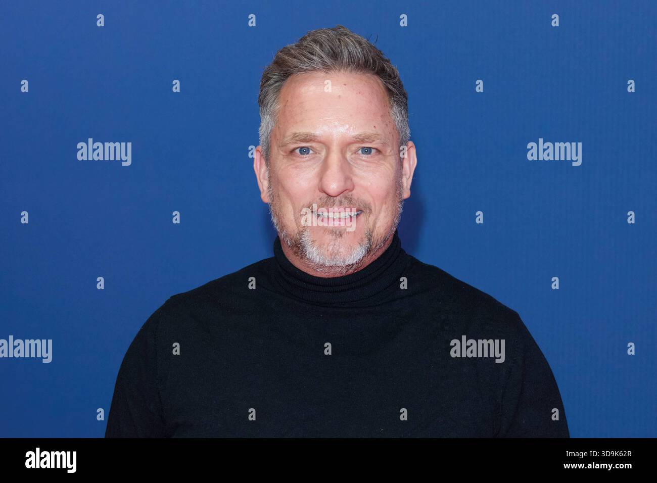 Lars Pape - Eroeffnung der Ausstellung POLAR EXPERIENCE - Die immersive Ausstellung ueber Die Arktis und Antarktis in der Arena Berlin AM 05.12.2025. Eroeffnung Polar Experience *** Lars Pape inaugurazione della mostra POLAR EXPERIENCE la coinvolgente mostra sull'Artico e sull'Antartide nell'Arena di Berlino il 05 12 2025 apertura Polar Experience Foto Stock