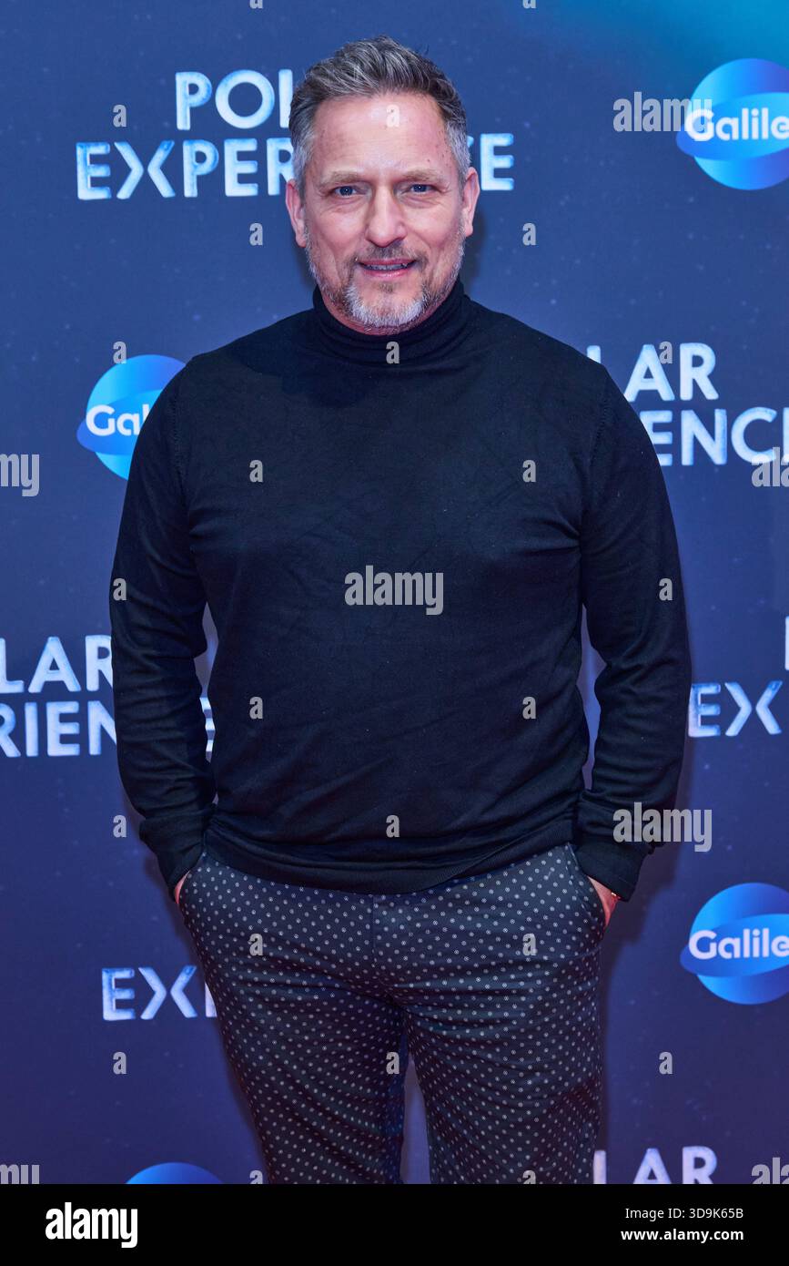 Lars Pape - Eroeffnung der Ausstellung POLAR EXPERIENCE - Die immersive Ausstellung ueber Die Arktis und Antarktis in der Arena Berlin AM 05.12.2025. Eroeffnung Polar Experience *** Lars Pape inaugurazione della mostra POLAR EXPERIENCE la coinvolgente mostra sull'Artico e sull'Antartide nell'Arena di Berlino il 05 12 2025 apertura Polar Experience Foto Stock