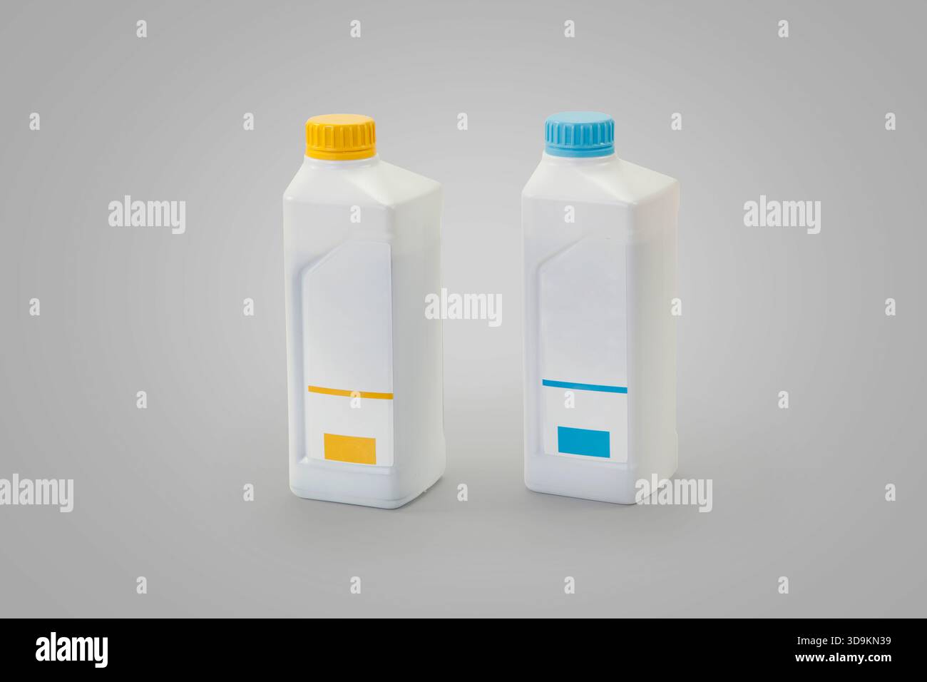 Due lattine bianche con etichette tossiche e atossiche Foto Stock