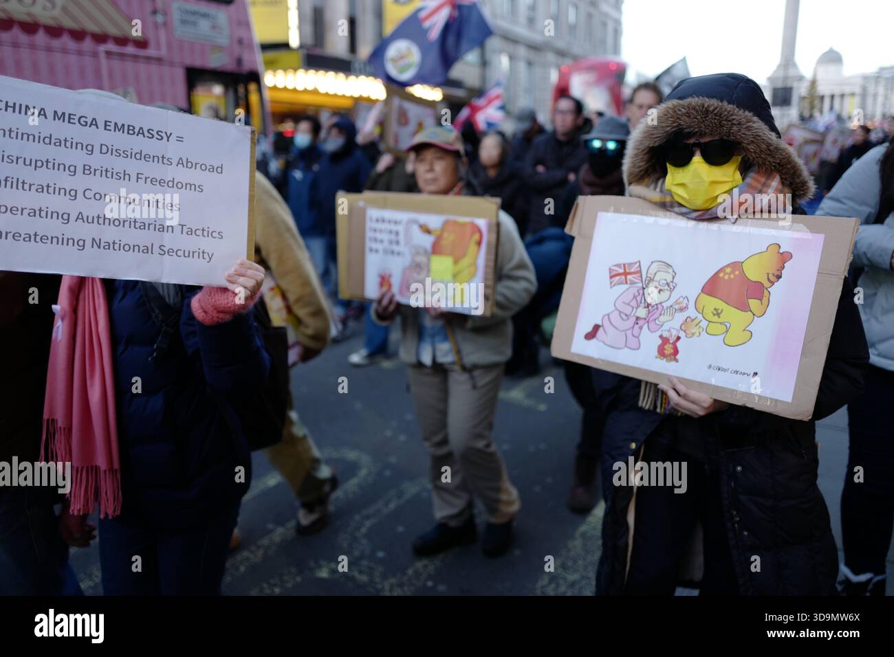 LONDRA, Regno Unito. 6 dicembre 2025. Un raduno di massa di Hong Kong nel Regno Unito alla Whitehall per protestare contro il piano della Mega ambasciata cinese a Londra. Crediti: Ian Bozic/Alamy Live News Foto Stock