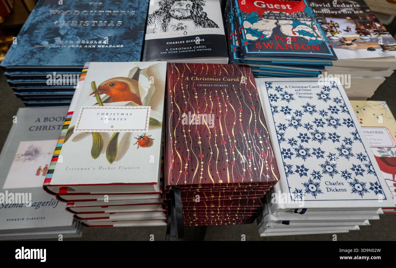 Barnes & Noble Booksellers sulla Fifth Avenue a New York City ha una vasta selezione di libri e riviste, USA 2025 Foto Stock