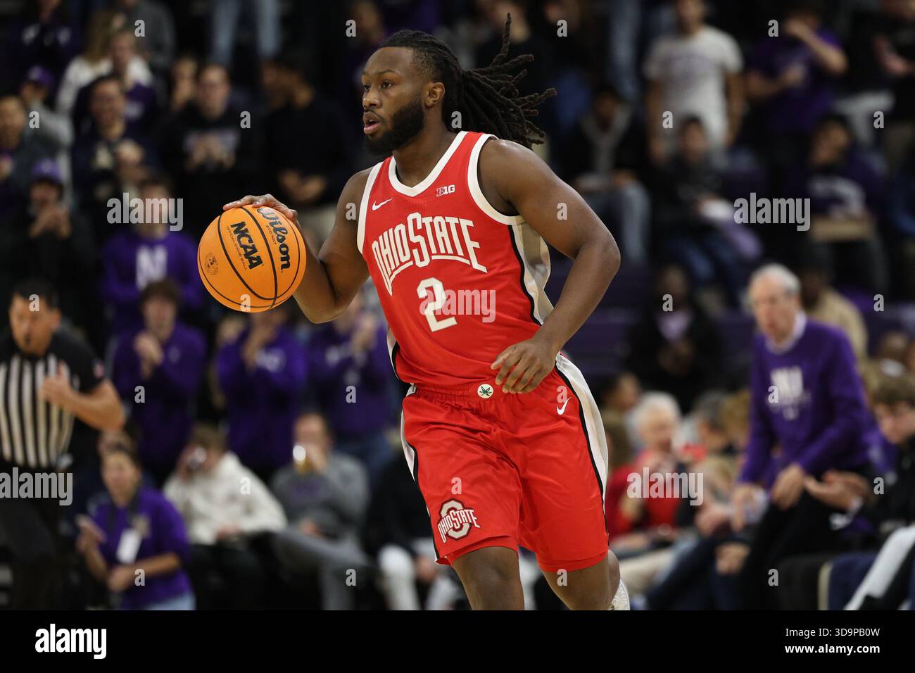 Evanston, Stati Uniti. 6 dicembre 2025. EVANSTON, ILLINOIS - 6 DICEMBRE: La Northwestern Wildcats Mens Basketball gioca contro gli Ohio State Buckeyes nella prima partita casalinga dei Big Ten della stagione alla Welsh-Ryan Arena di Evanston, Illinois (foto di Joshua Sukoff/Sipa USA) Credit: SIPA USA/Alamy Live News Foto Stock