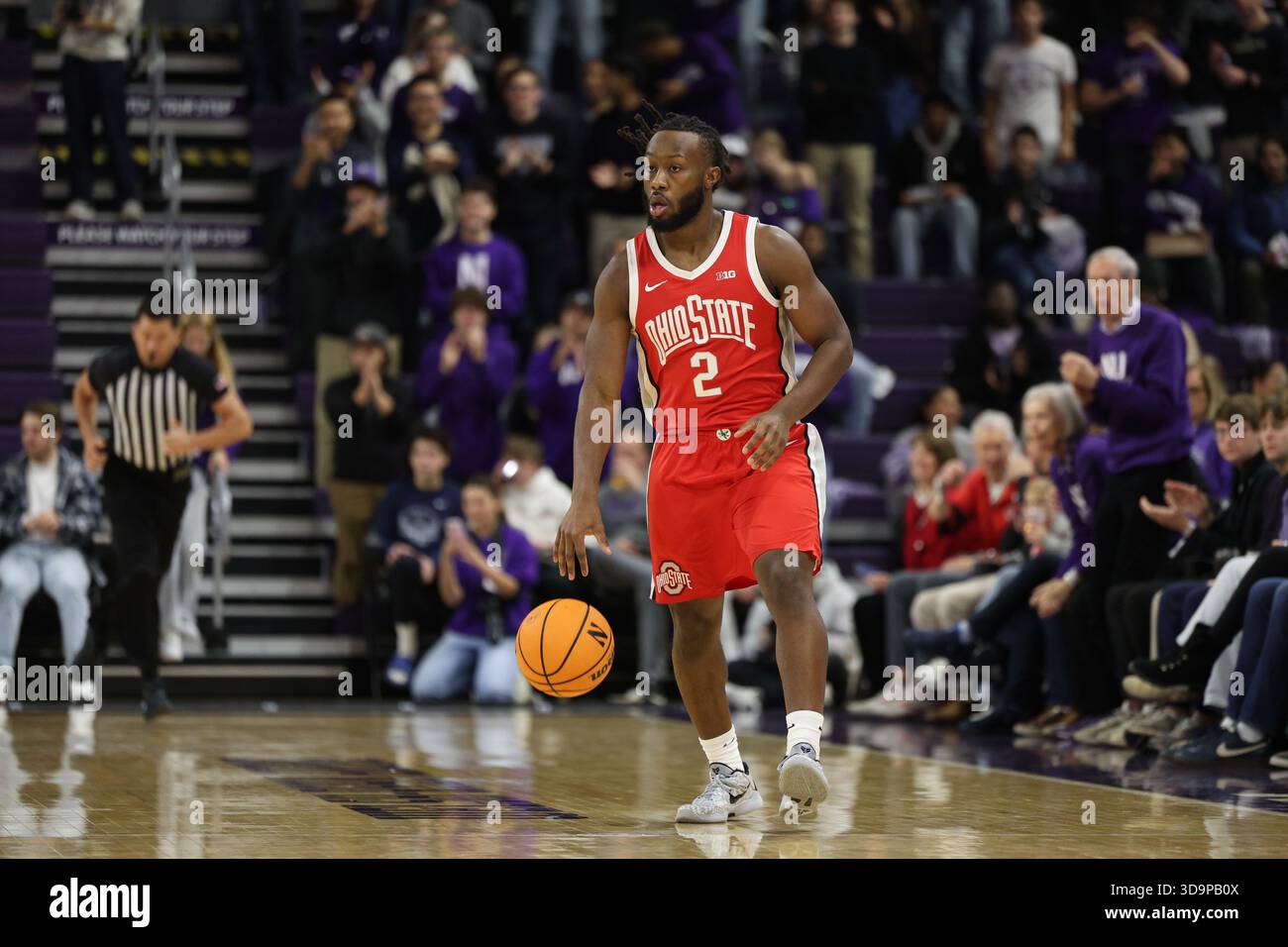 Evanston, Stati Uniti. 6 dicembre 2025. EVANSTON, ILLINOIS - 6 DICEMBRE: La Northwestern Wildcats Mens Basketball gioca contro gli Ohio State Buckeyes nella prima partita casalinga dei Big Ten della stagione alla Welsh-Ryan Arena di Evanston, Illinois (foto di Joshua Sukoff/Sipa USA) Credit: SIPA USA/Alamy Live News Foto Stock