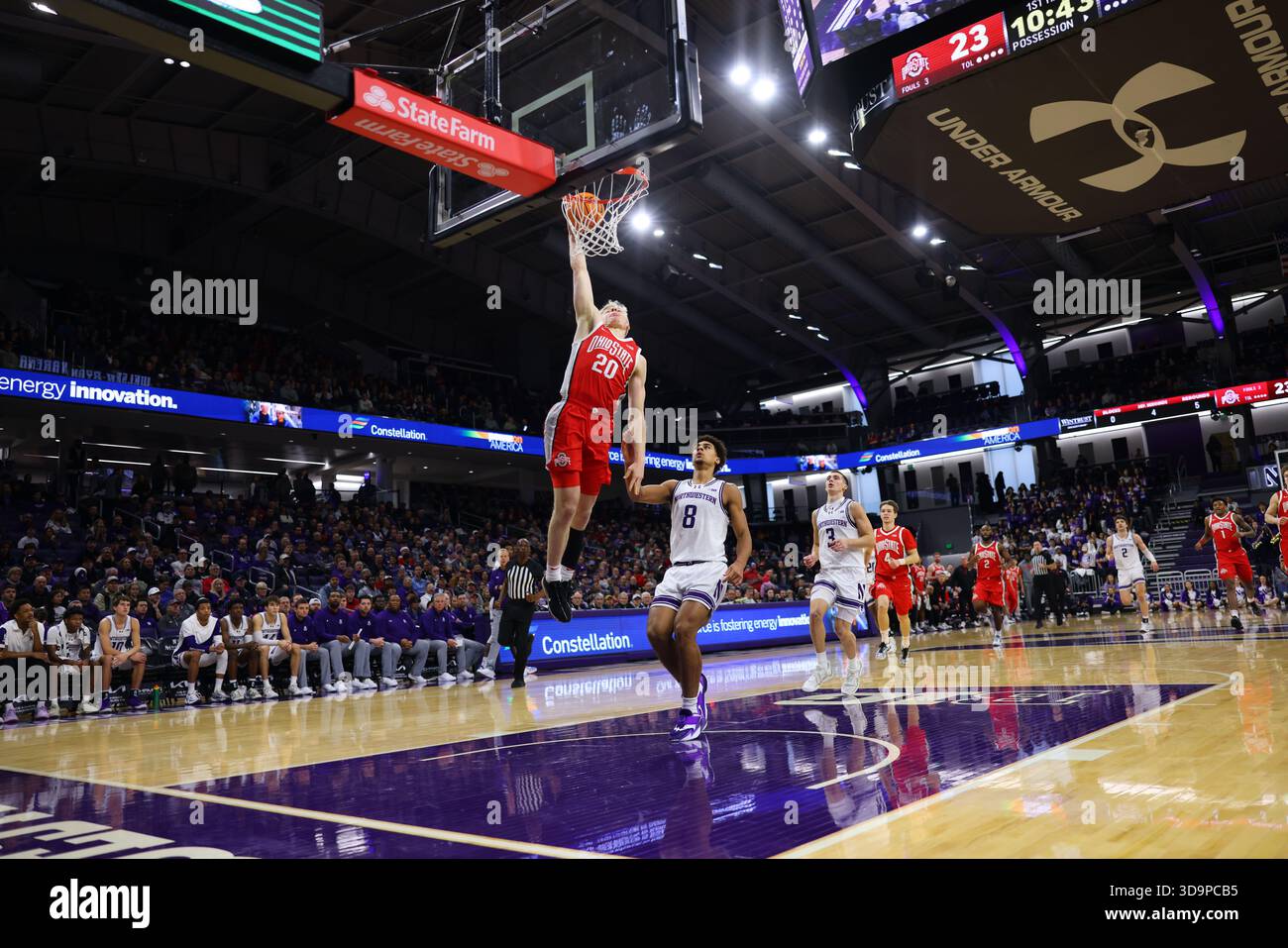Evanston, Stati Uniti. 6 dicembre 2025. EVANSTON, ILLINOIS - 6 DICEMBRE: La Northwestern Wildcats Mens Basketball gioca contro gli Ohio State Buckeyes nella prima partita casalinga dei Big Ten della stagione alla Welsh-Ryan Arena di Evanston, Illinois (foto di Joshua Sukoff/Sipa USA) Credit: SIPA USA/Alamy Live News Foto Stock