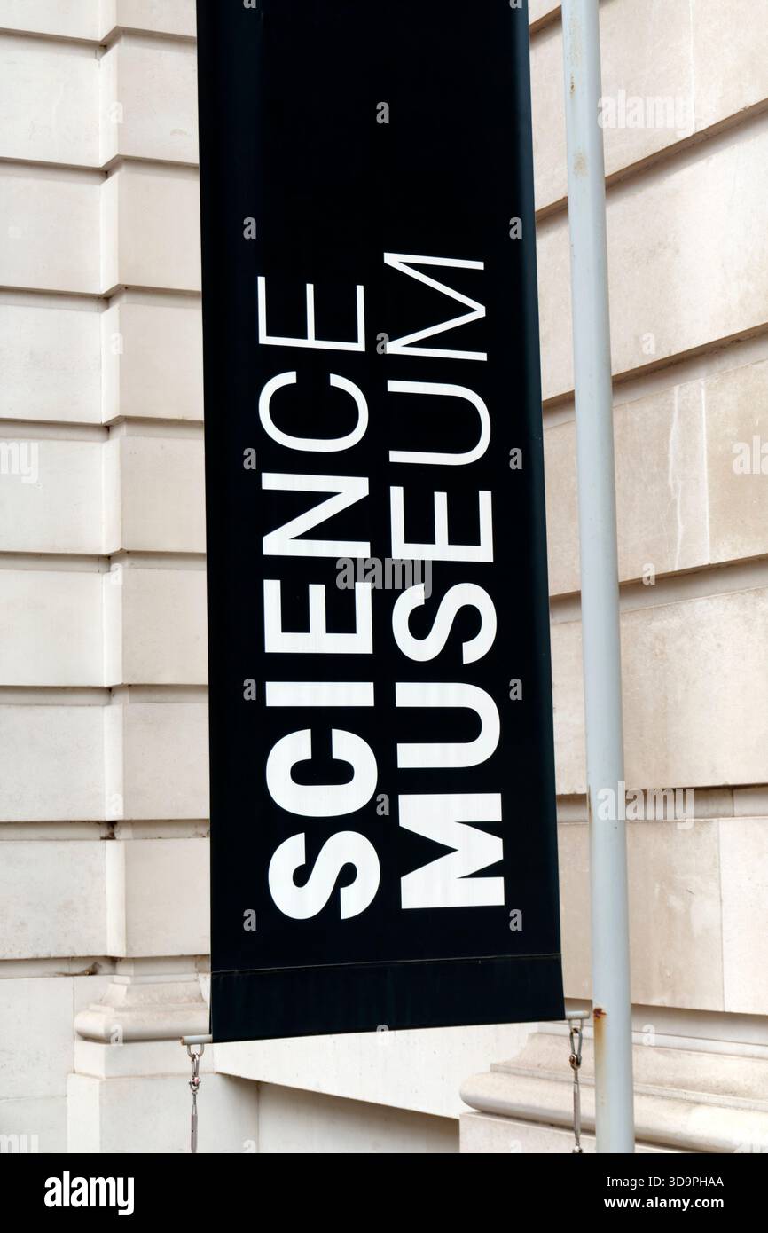 Londra, Inghilterra, Regno Unito - 3 agosto 2025: Cartello d'ingresso al London Science Museum in Exhibition Road, Londra, Inghilterra, Regno Unito Foto Stock