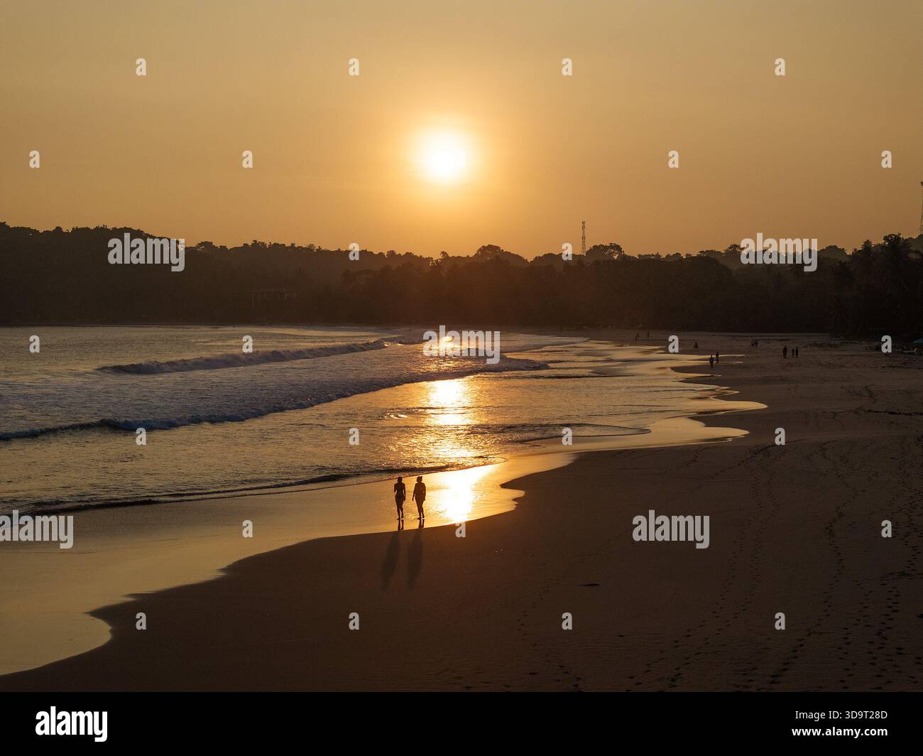 Veduta aerea di Talalla Beach al Golden Evening Light, Sri Lanka Foto Stock