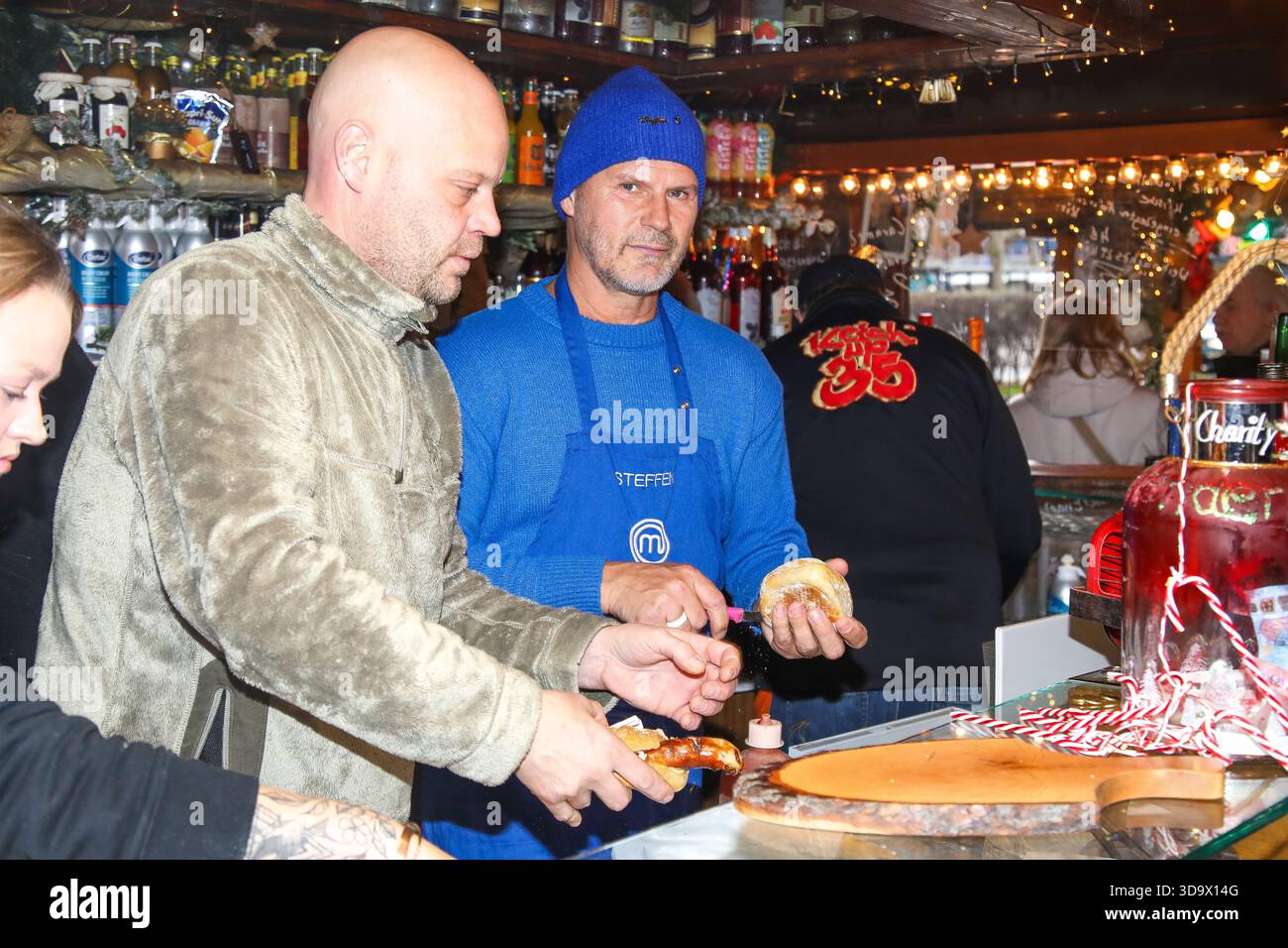 Berlino, Germania. 7 dicembre 2025. Berlino, 07.12.2025 Starkoch Steffen Kurz beim Promi Charity Grillen bei ketchup 35 a Berlino foto: Matthias Gränzdörfer crediti: Mgfoto/Alamy Live News Foto Stock