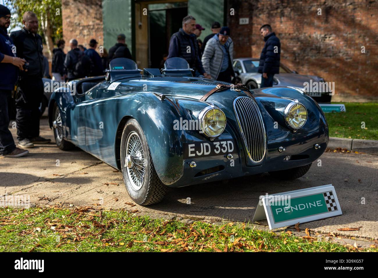 1950 Jaguar XK120, in mostra al complessivo Bicester Motion tenutosi il 30 novembre 2025. Foto Stock