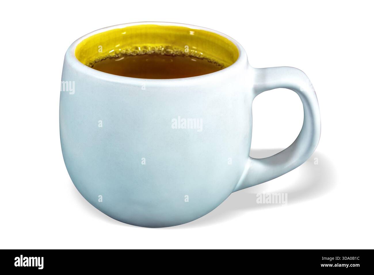 Una tazza di tè bianco su sfondo bianco. Isolato. Foto Stock